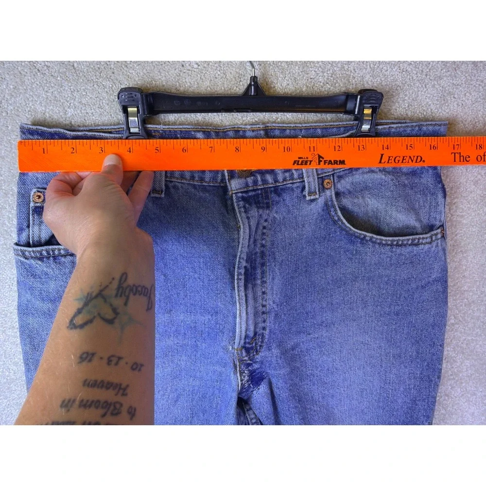 Vintage Levi's 550 Relaxed Fit Jeans Mens 34x30 Blue USA Made Tapered Leg FLAWS